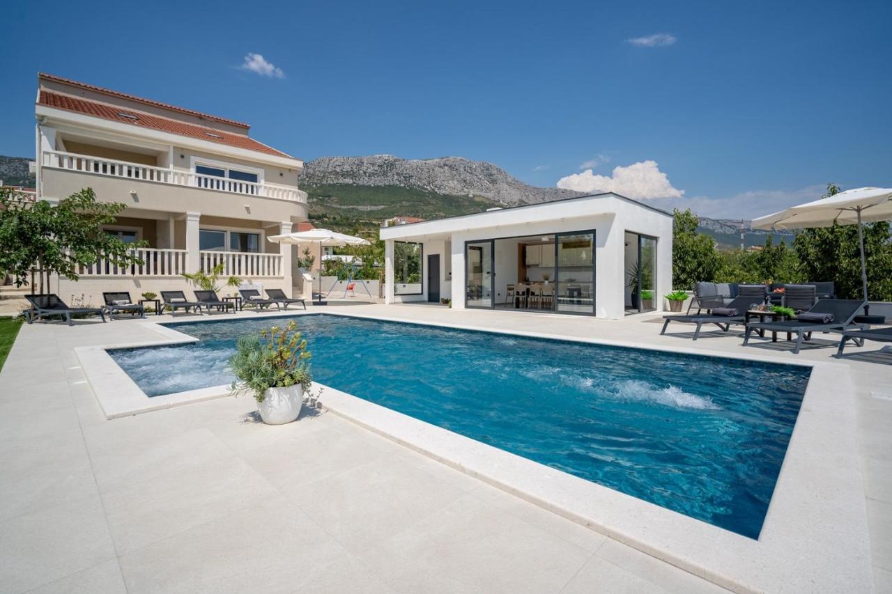 Marisa With 51sqm Pool, 5 Bedrooms, Gym Villa Kaštela